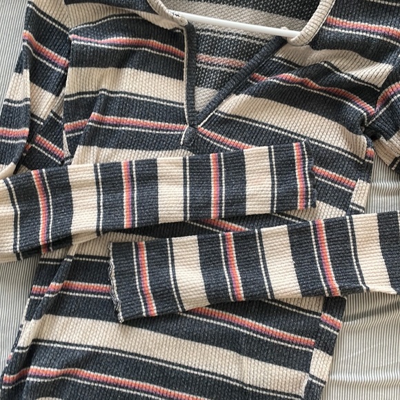 Urban outfitters long sleeve top - Picture 3 of 3